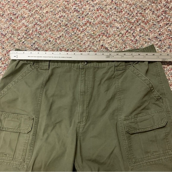 Savane Olive Green Elastic Waist 7.5" Inseam Cargo Shorts Size 40 - Picture 6 of 8